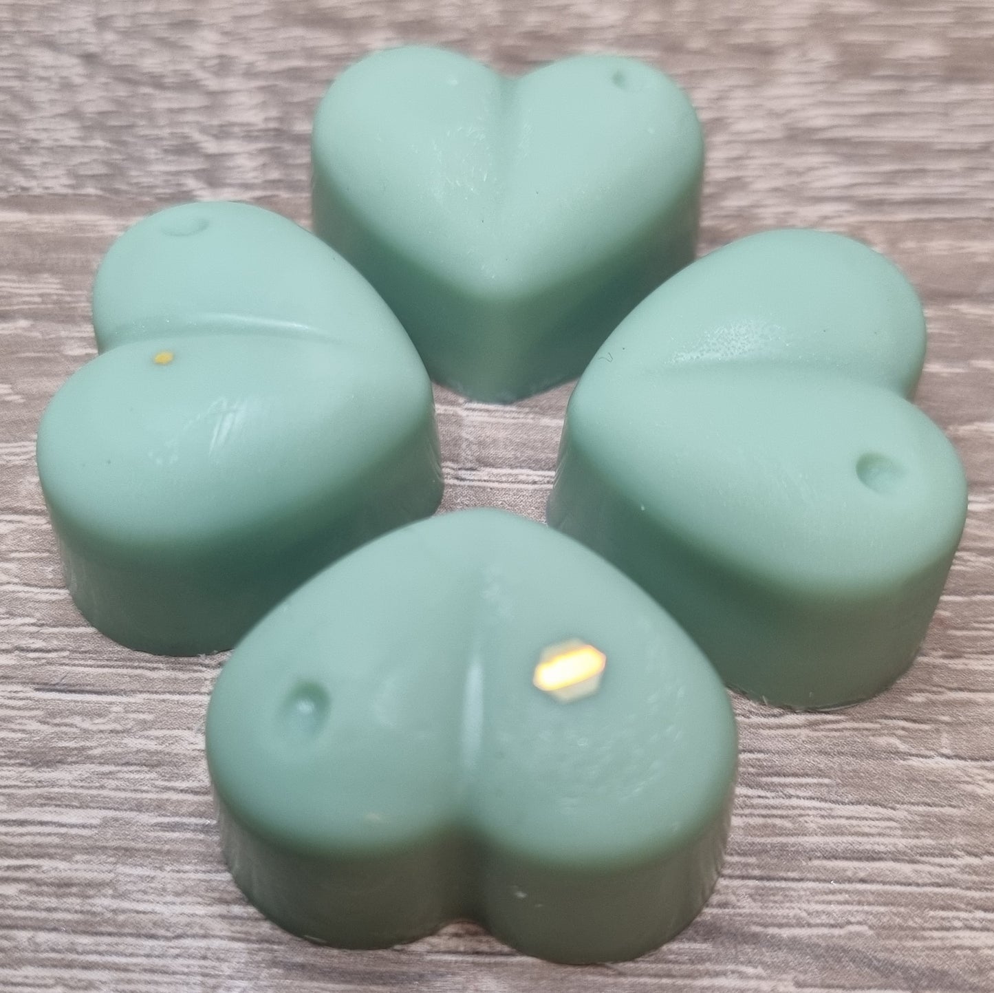 Waxmelt in hartvorm - Sparrenbos geur - 4 stuks - 30 gram ruim 15 uur geurplezier FOTO VOLGT NOG