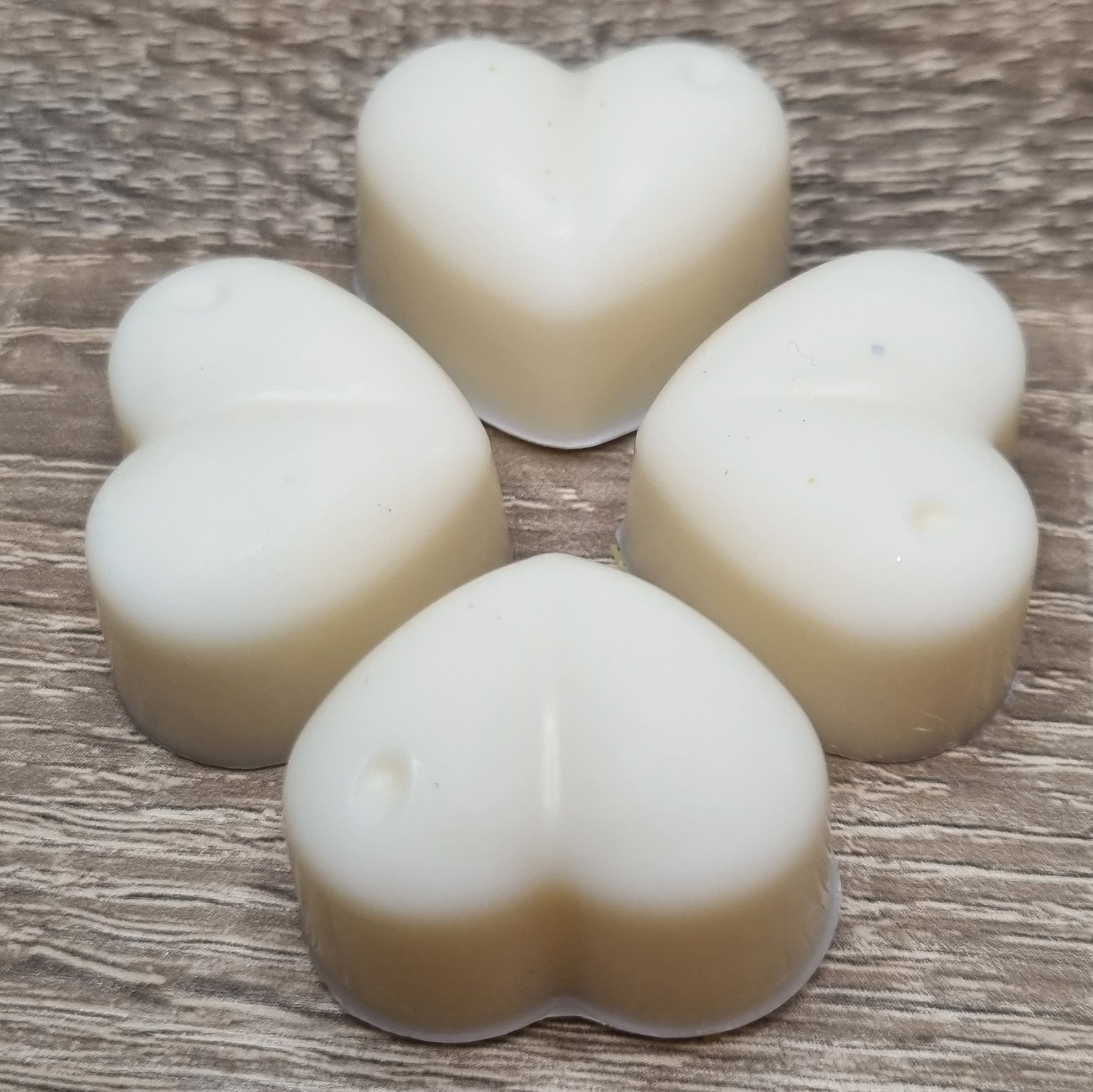 Waxmelt in hartvorm - Vanille geur - 4 stuks - 30 gram ruim 15 uur geurplezier